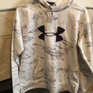 Women’s Under Armour sweatshirt